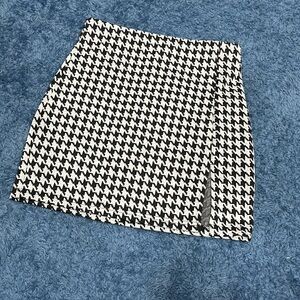 NWT Fashion Nova Black and White Houndstooth Mini Skirt